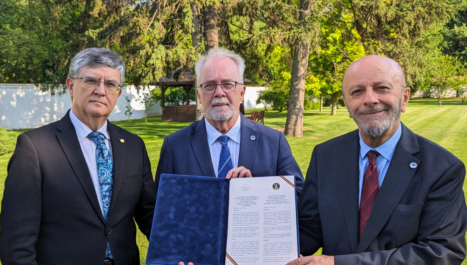 Professor Mircea Dumitru, Academic Director of the Bucharest Knowledge Hub, Professor Dingwell, Acting President of Academia Europaea, and Sorin Antohi, Executive Director of the Bucharest Knowledge Hub