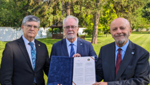 Professor Mircea Dumitru, Academic Director of the Bucharest Knowledge Hub, Professor Dingwell, Acting President of Academia Europaea, and Sorin Antohi, Executive Director of the Bucharest Knowledge Hub